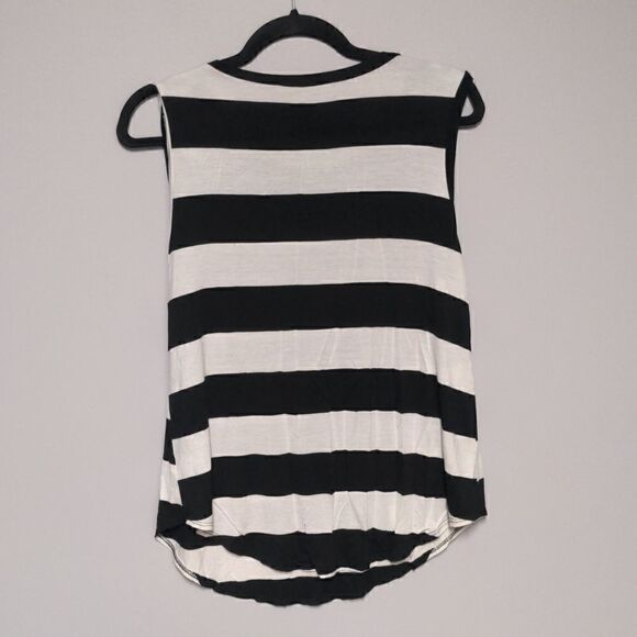 Bombom Sleeveless Blouse    - Picture 3 of 5